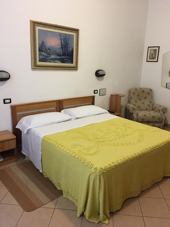 Hotel Dora Turijn Buitenkant foto